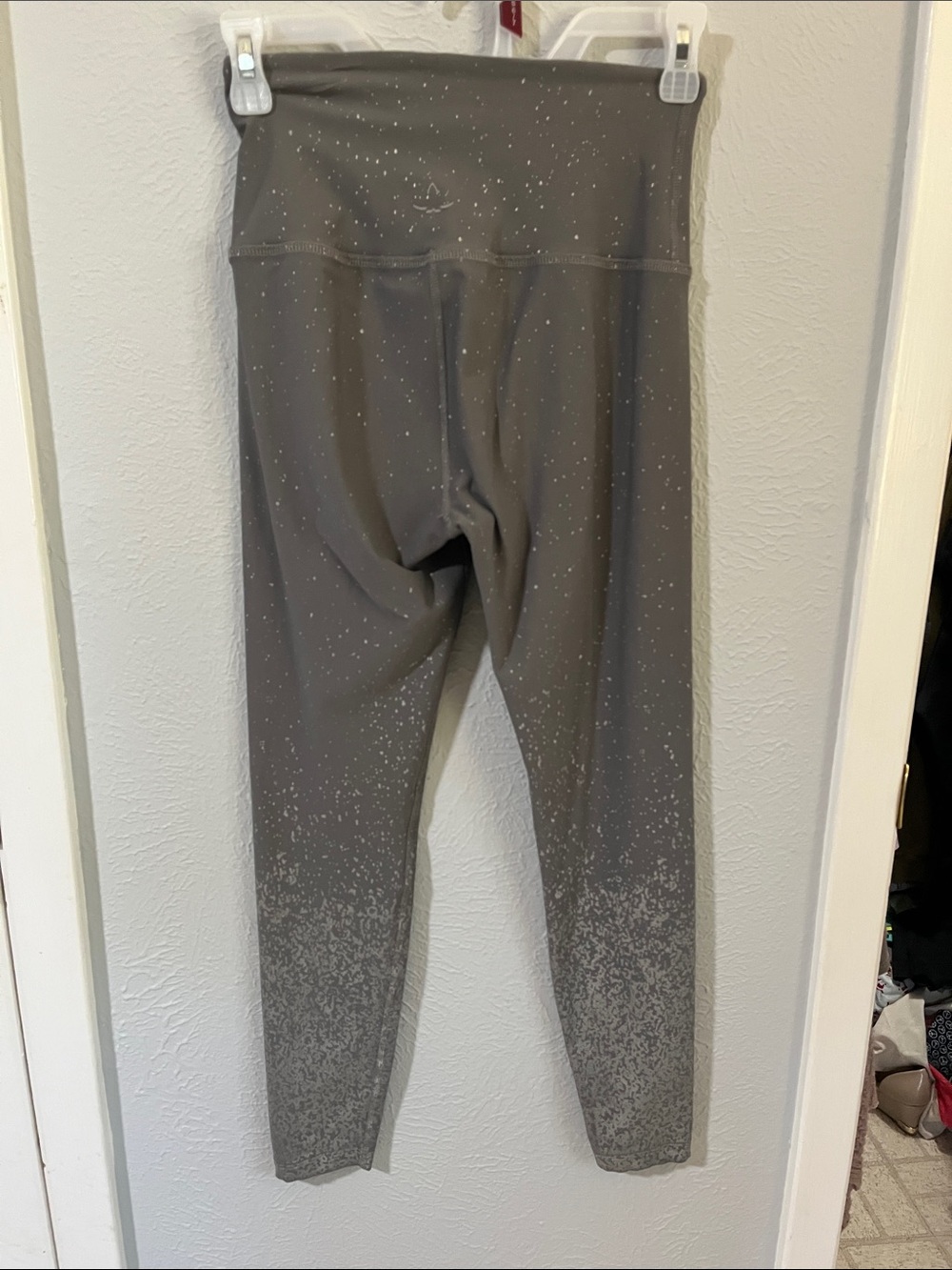 Beyond Yoga Gray Ombre Speckle Leggings - Picture 3 of 3